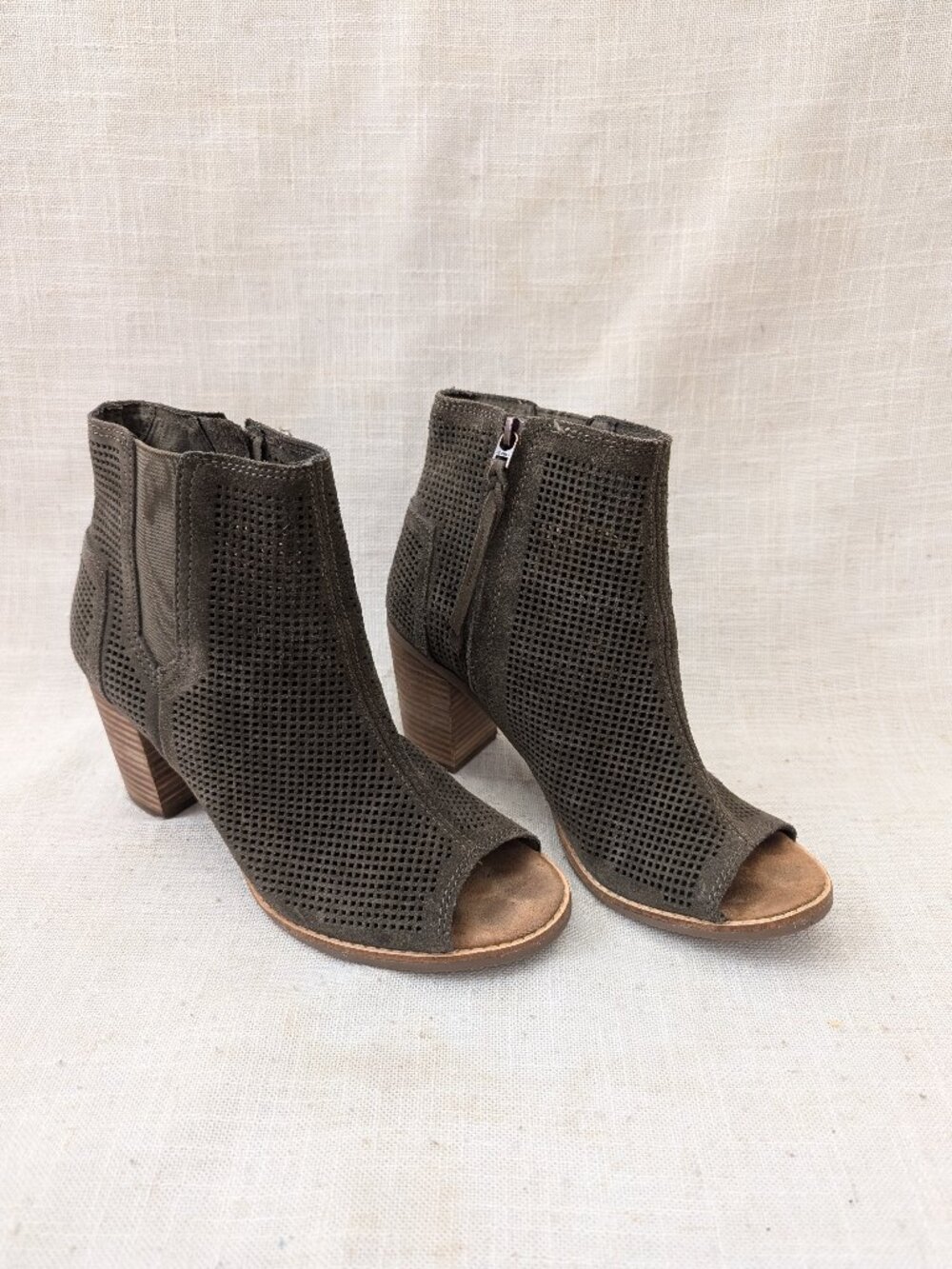 Toms Majorca Olive Green Peep Toe Bootie - Size 8.5 W